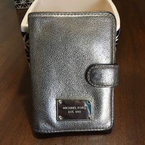 MIchael Kors wallet AUTHENTIC
